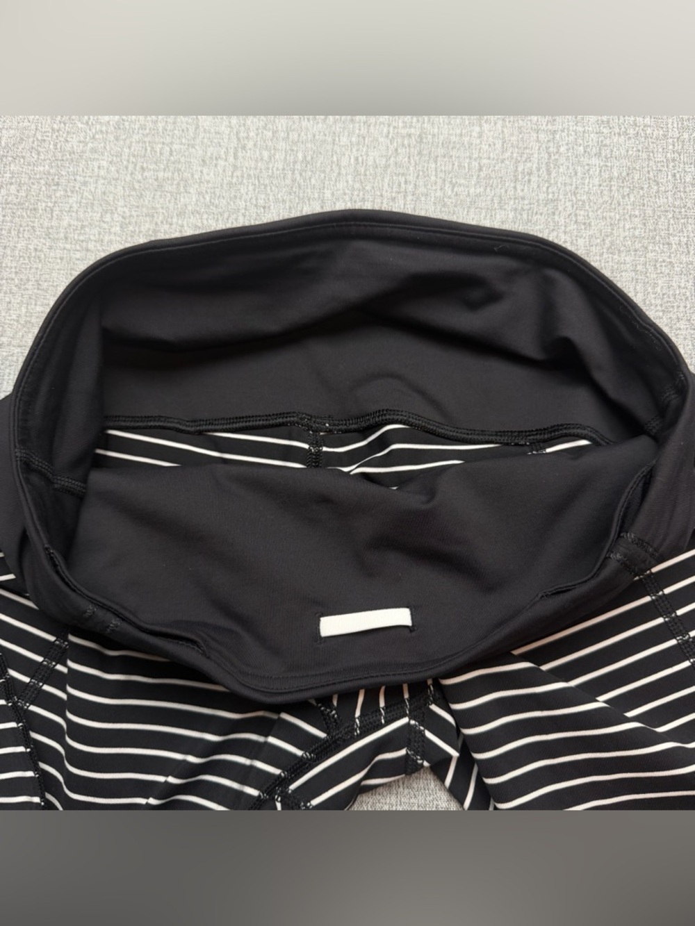 Lululemon Runday Crop-Parallel Stripe White Black - Picture 5 of 13